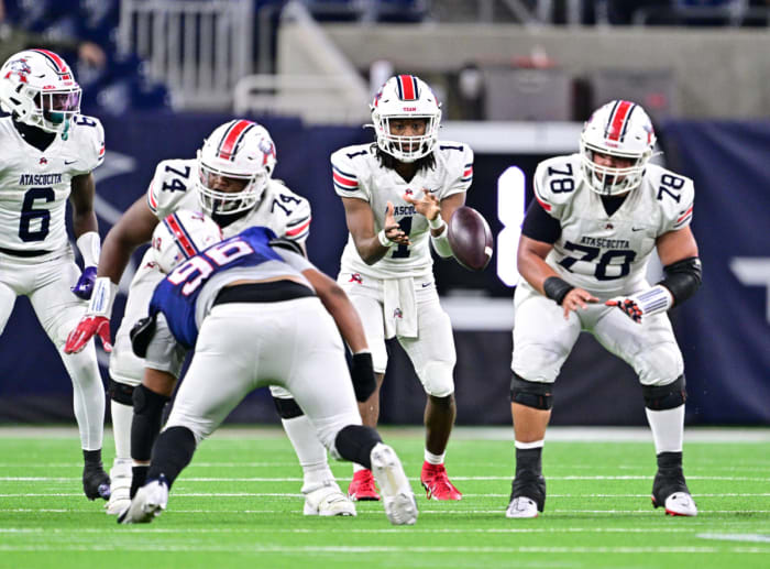 atascocita lamar football texas high school playoff regional semifinal tom dendy 2023 TIM_9212